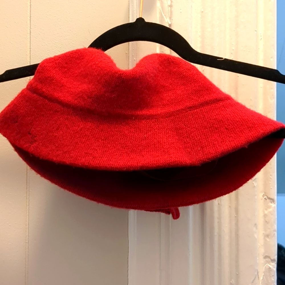 Red wool hat - Picture 3 of 4